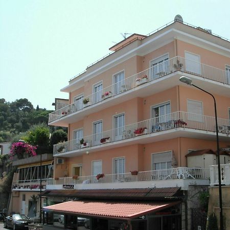 Hotel Nettuno Diano Marina Exteriör bild