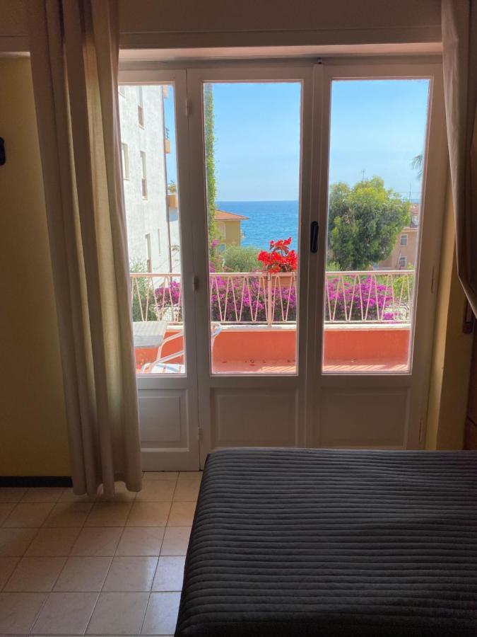 Hotel Nettuno Diano Marina Exteriör bild