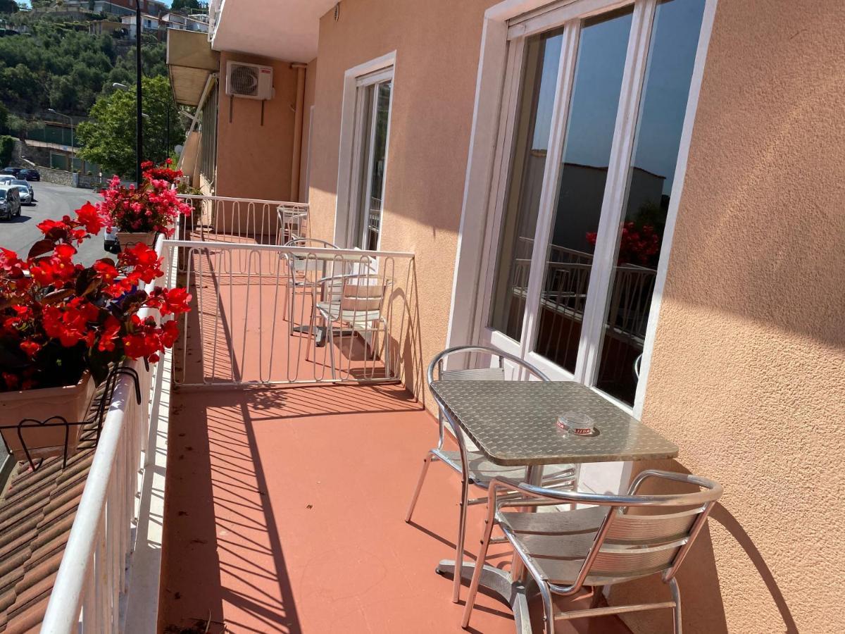 Hotel Nettuno Diano Marina Exteriör bild
